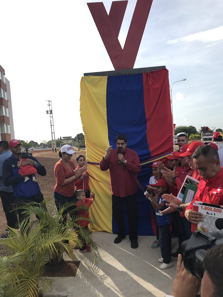 VillegasPoljak's tweet photo. La vivienda 1 millón 800 mil de la GMVV ha sido entregada hoy en Ciudad Bolívar por el Pdte @NicolasMaduro #Millon800ViviendasDignas https://t.co/slnGs0HuaV