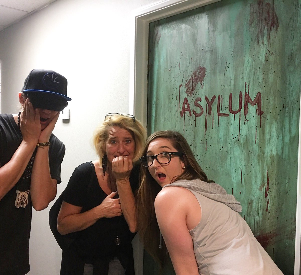 TrapZoneRooms's tweet photo. It's Friday the 13th! 😱🔑 Will you survive the Asylum? ⏰🔎 #EscapeRoom #CostaMesa #FridayThe13th https://t.co/uWBUt74cVy