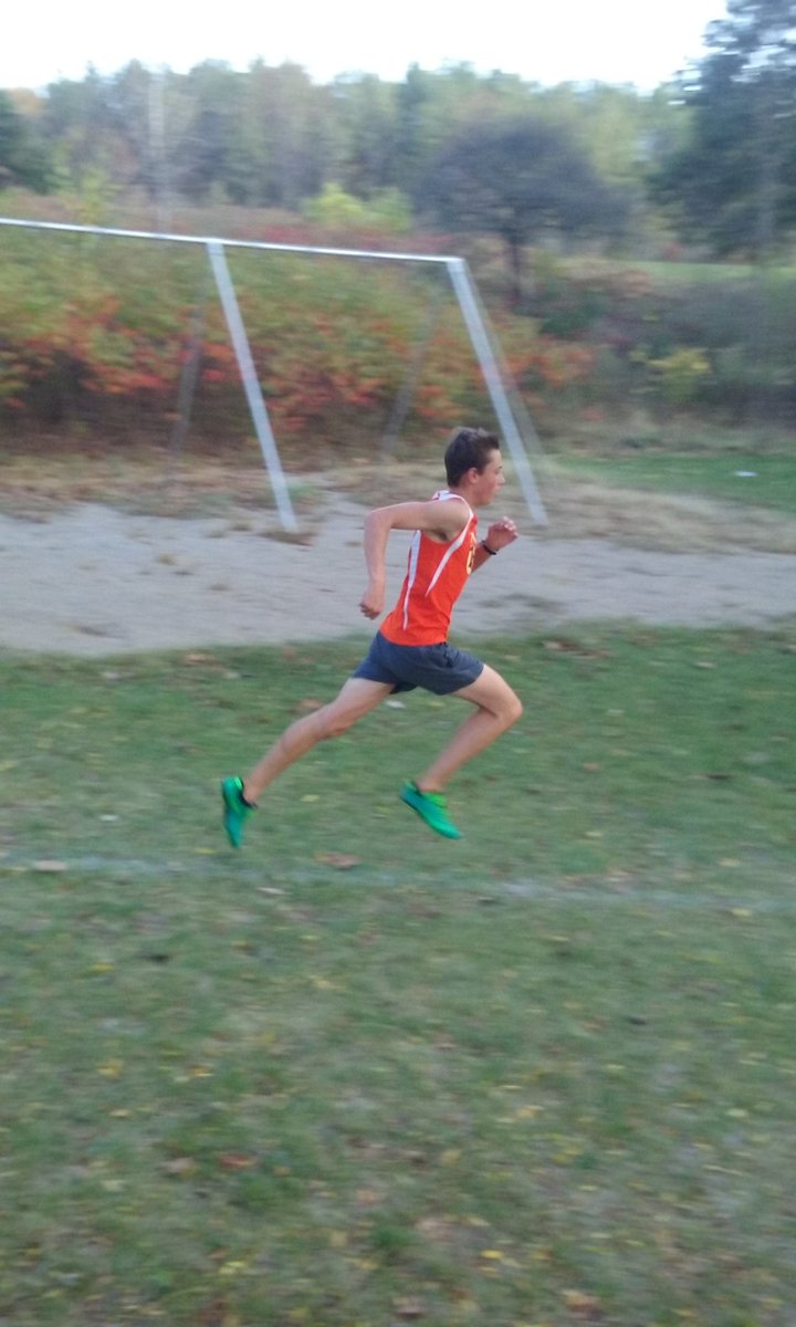 MilfordXC's tweet photo. A great "21 Day Workout" today for boys and girls. #RunninFast #FeelGood #RunHappy https://t.co/DWc8SyCcrW
