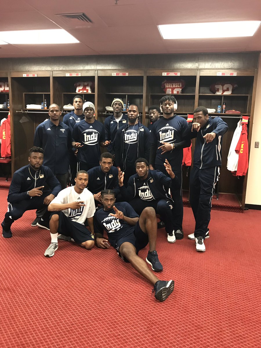 Dior_J9's tweet photo. "TIPS AND OVER THROWS..... GOTTA HAVE THOSE‼️" #DBLAND🤷🏾♂️ https://t.co/46iAt5L7FR