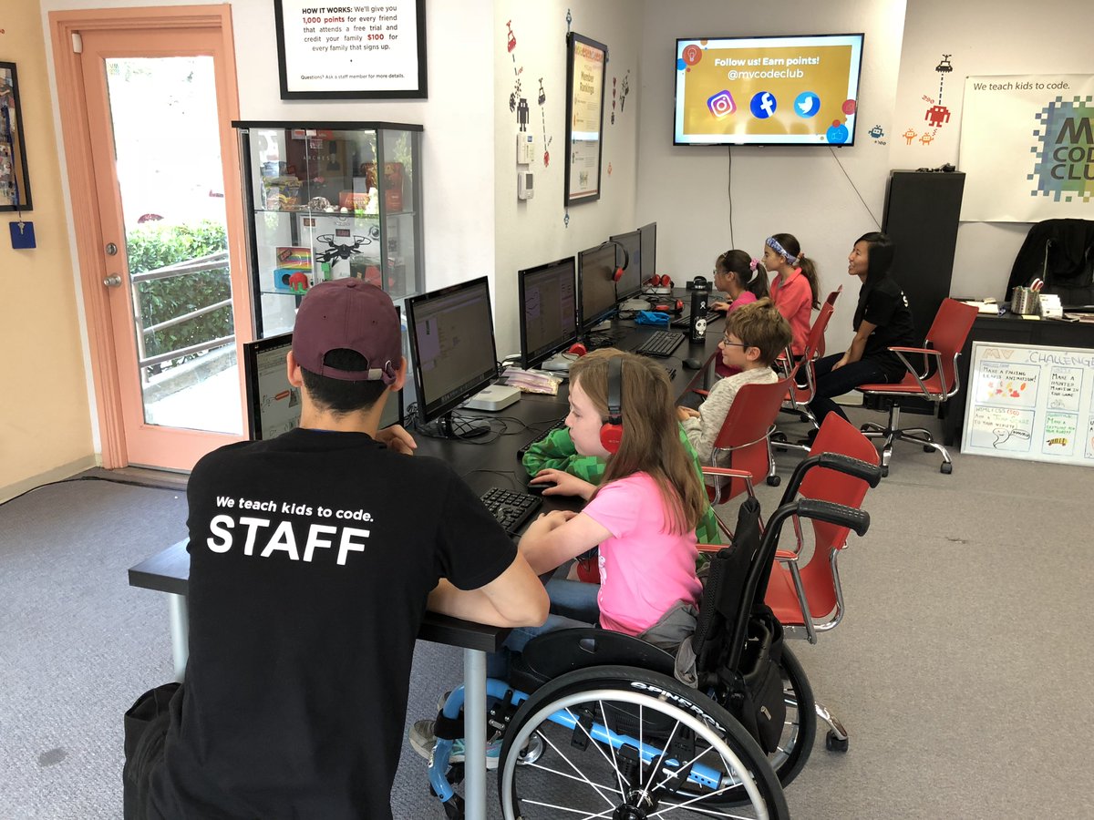 mvcode's tweet image. North Bay kids displaced from #fires at our free #MVCode camp today for fire evacuees. #MVCode Greenbrae club. Thanks #paxtipizza for lunch