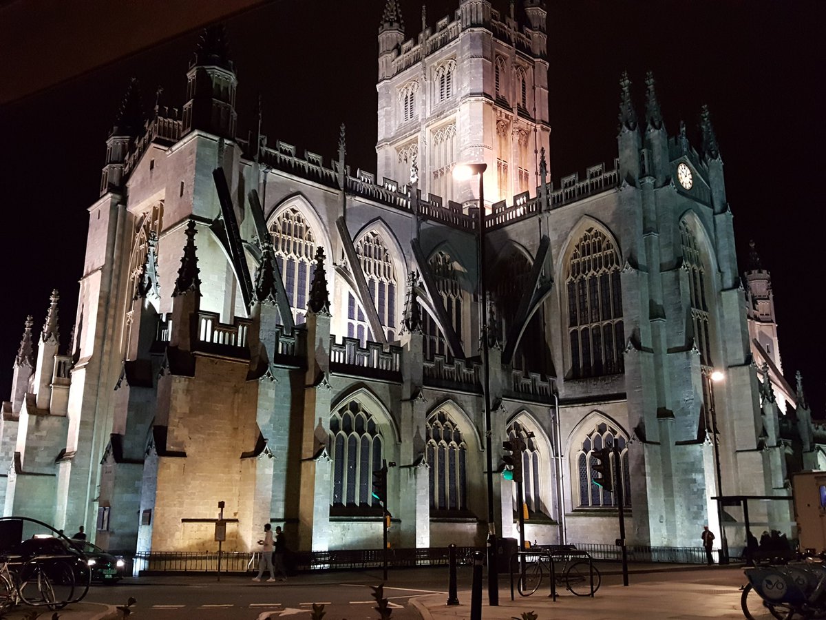 davecrispin's tweet photo. Dinner at #browns view of #abbey #bathatnight with @LexieCarducci and @LukesimpsonL https://t.co/t8SbCRAP6a