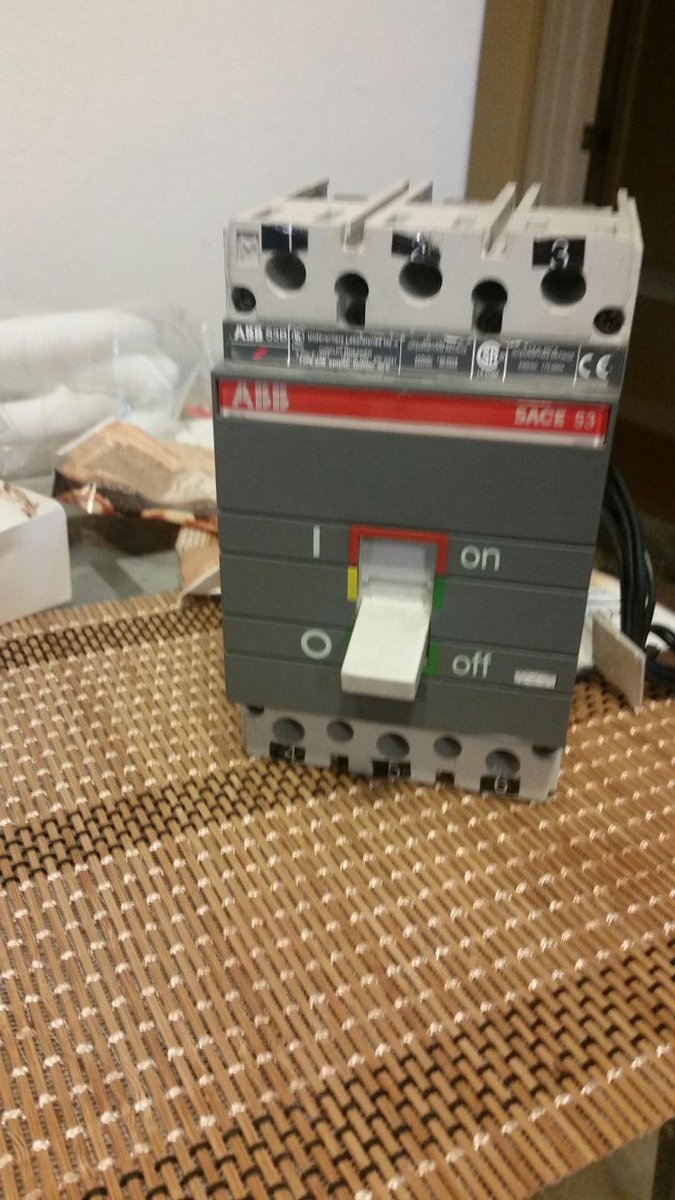 aatheus's tweet photo. Seller came through and dropped off replacement breaker. This one doesn't look like it fell off a truck. #PowerShed https://t.co/rAp9DflO21