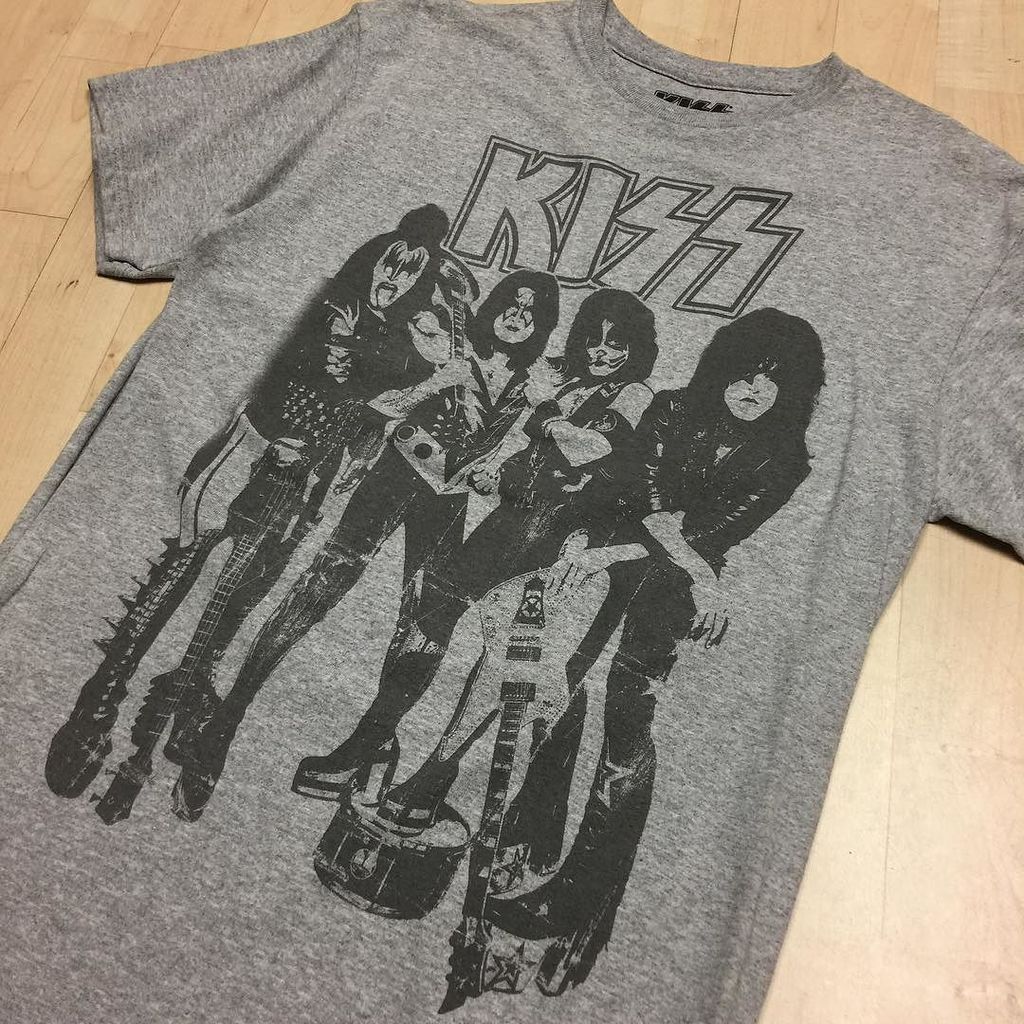 tShirtGuys's tweet photo. Kiss π€ #screenprinting #professionalscreenprinting #tshirtguys #tsg #kiss #music #contractprinting #rockband #geneβ¦ https://t.co/5CDW3ADccS https://t.co/cfryU1IeiM
