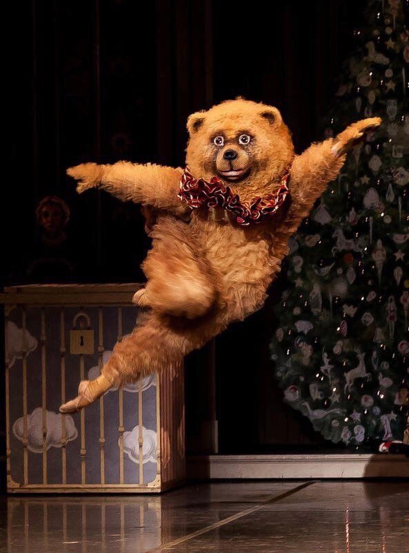 WaymonHudson's tweet photo. After what has been a rough week, I’ve decided my new goal is to always live life like I’m this Ballet Bear from #Boston’s Nutcracker. (h/t @sistemaCAl)
#LifeGoals #BalletBear #ThatsSoWaymon https://t.co/OdapRxvAqb