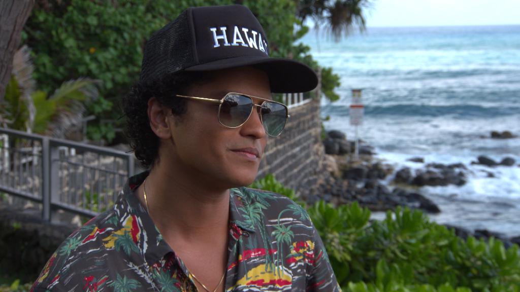 renataadolpho13's tweet photo. I'm voting for @BrunoMars for Artist of The Year #AMAs https://t.co/l9GyQj2iKc