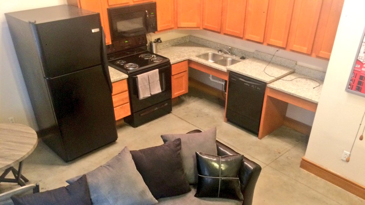 24springstreet's tweet photo. Tidy up your space to help improve mental clarity. #stlouis https://t.co/8zfQSLaUKW