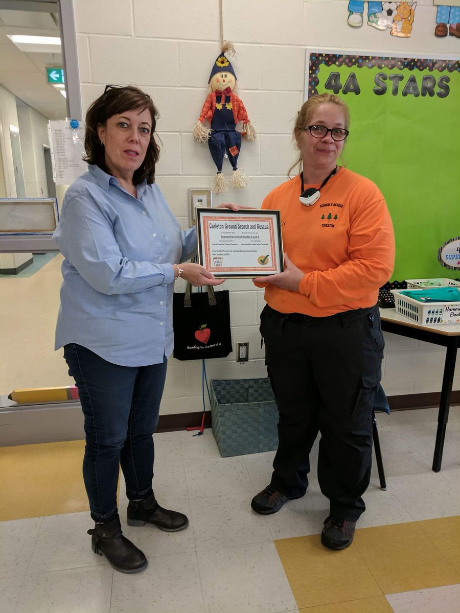 CarletonGSAR's tweet image. Carleton #GSAR taught #hugatree today for 100 students. 2 groups, 1 in English &amp;amp; 1 in French. #volunteer @NBGSAR @AS_NewBrunswick