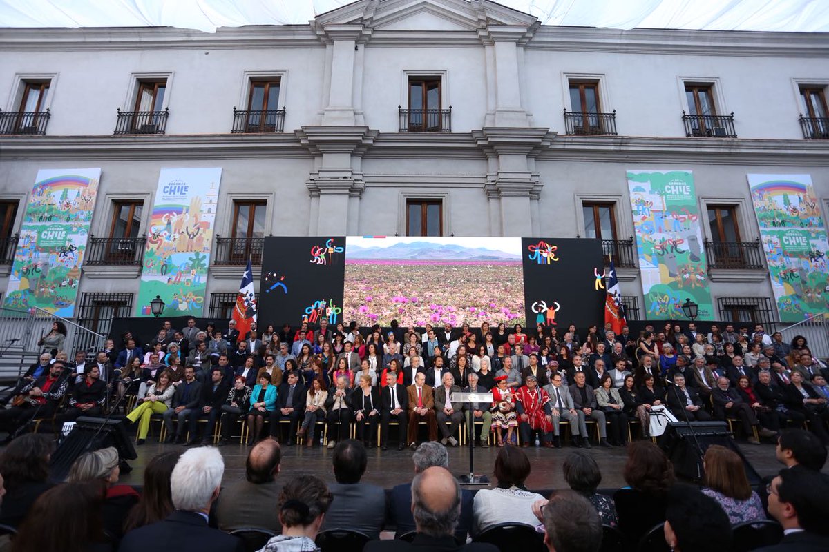 culturas_cl's tweet photo. Ministerio de las Culturas, las Artes y Patrimonio ¡Estamos apunto de verlo nacer! #MinisterioDeLasCulturas #SomosMinisterio 🎉👏😄 https://t.co/MVoYruXadd