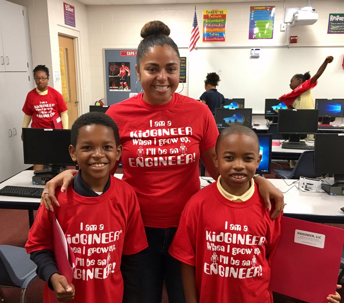 realpclkabridge's tweet photo. Love our school! 💙💛@hthawks partnered w @KidGINEER to provide afterschool #STEM enrichment classes #rockthecode #TheBestYou #HawkPride https://t.co/jP2dzgMsF5