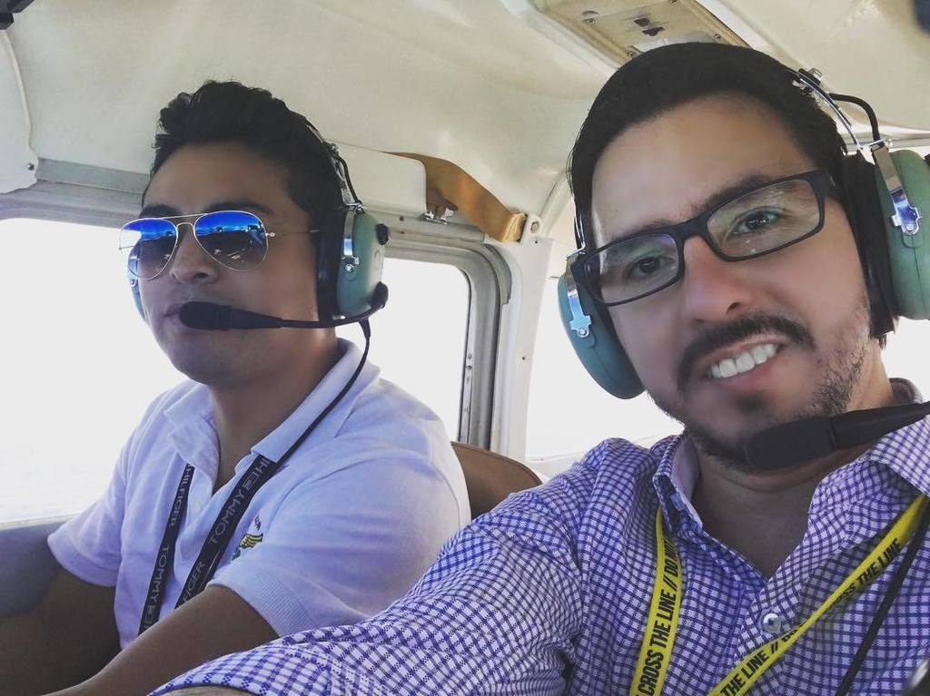 cibercrimen's tweet photo. Hoy tocó volar de Cuernavaca a Acapulco #MMCB-#MMAA con mi instructor #aviation https://t.co/lDtj7wCkuQ https://t.co/6D1qrGLJ7L