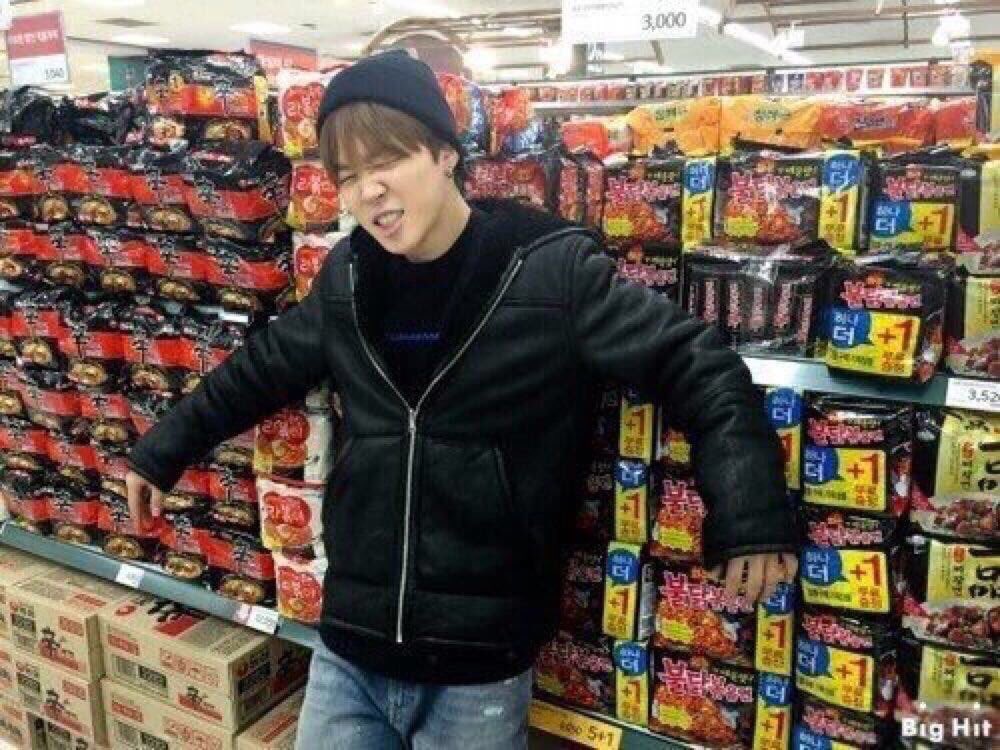 Sonya361's tweet photo. Когда откопал 20 рублей и пришёл в магазин за дошиком:
#BTSで妄想 https://t.co/1mDLc8lYzw