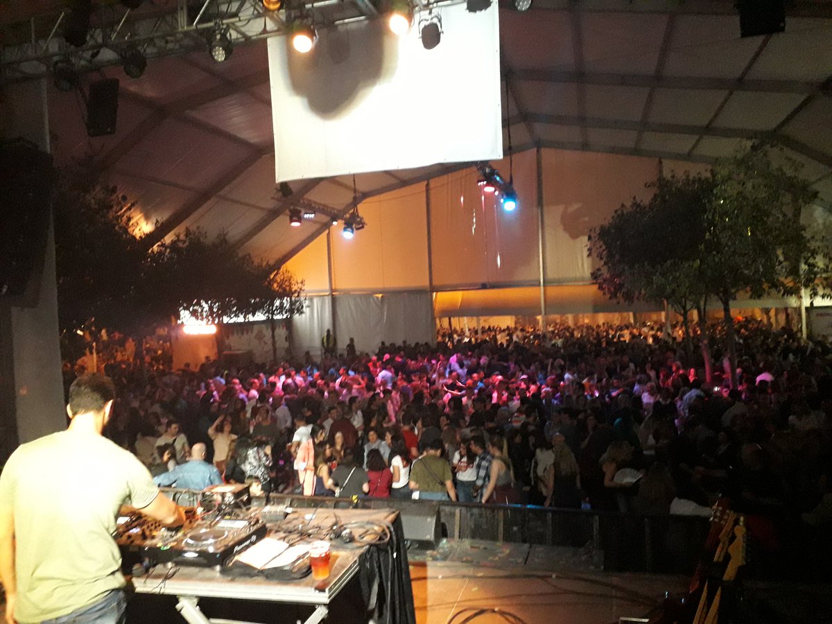 Seguimos de fiesta con Dj en #carpaaragÓN Viva el #pilar17