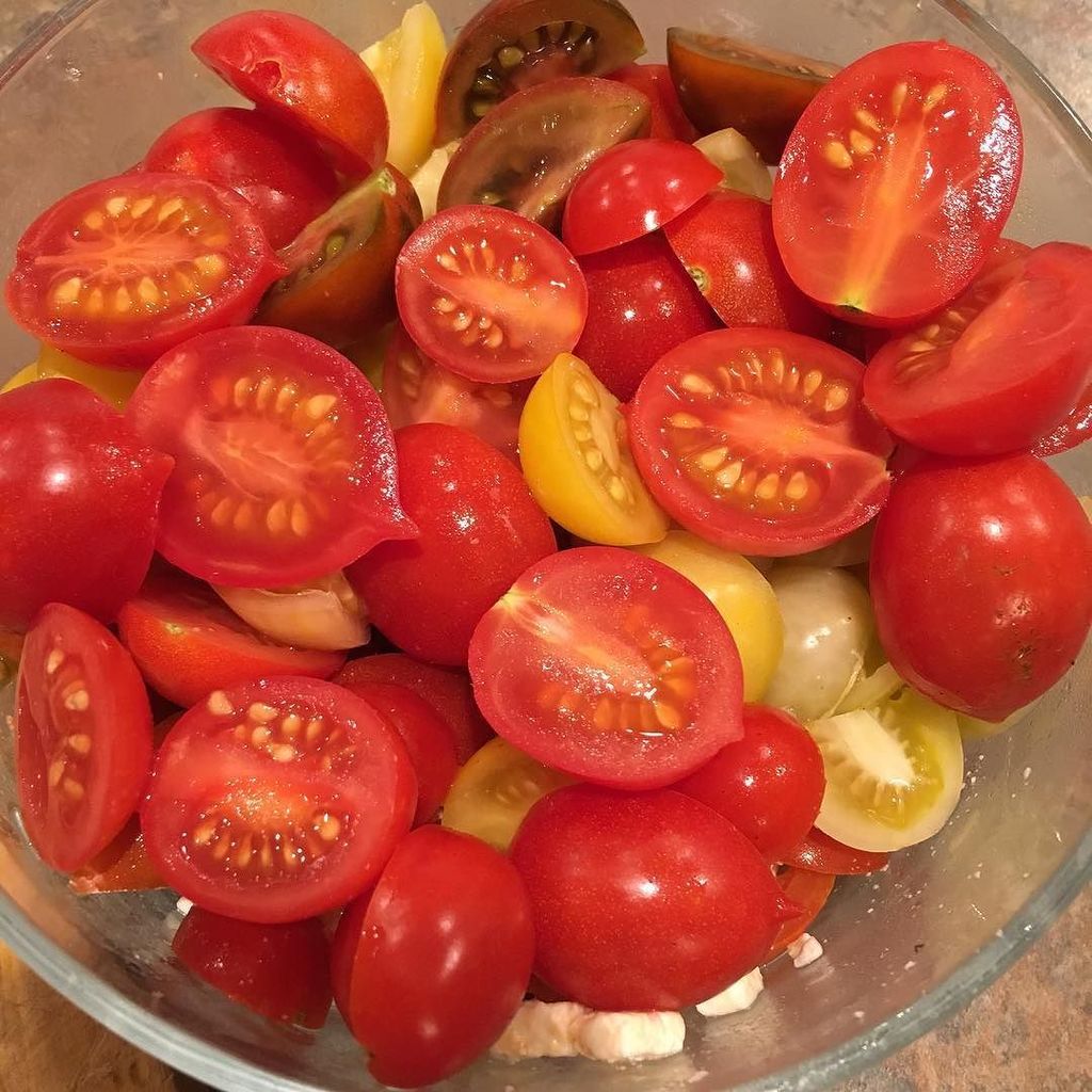 LynnsLids's tweet photo. I'm going to miss these mixed cherry tomato salads from my garden in a week or so... #growyourownfood #cherrytomat… https://t.co/8kElAgsowG https://t.co/CAJFzkMOHq