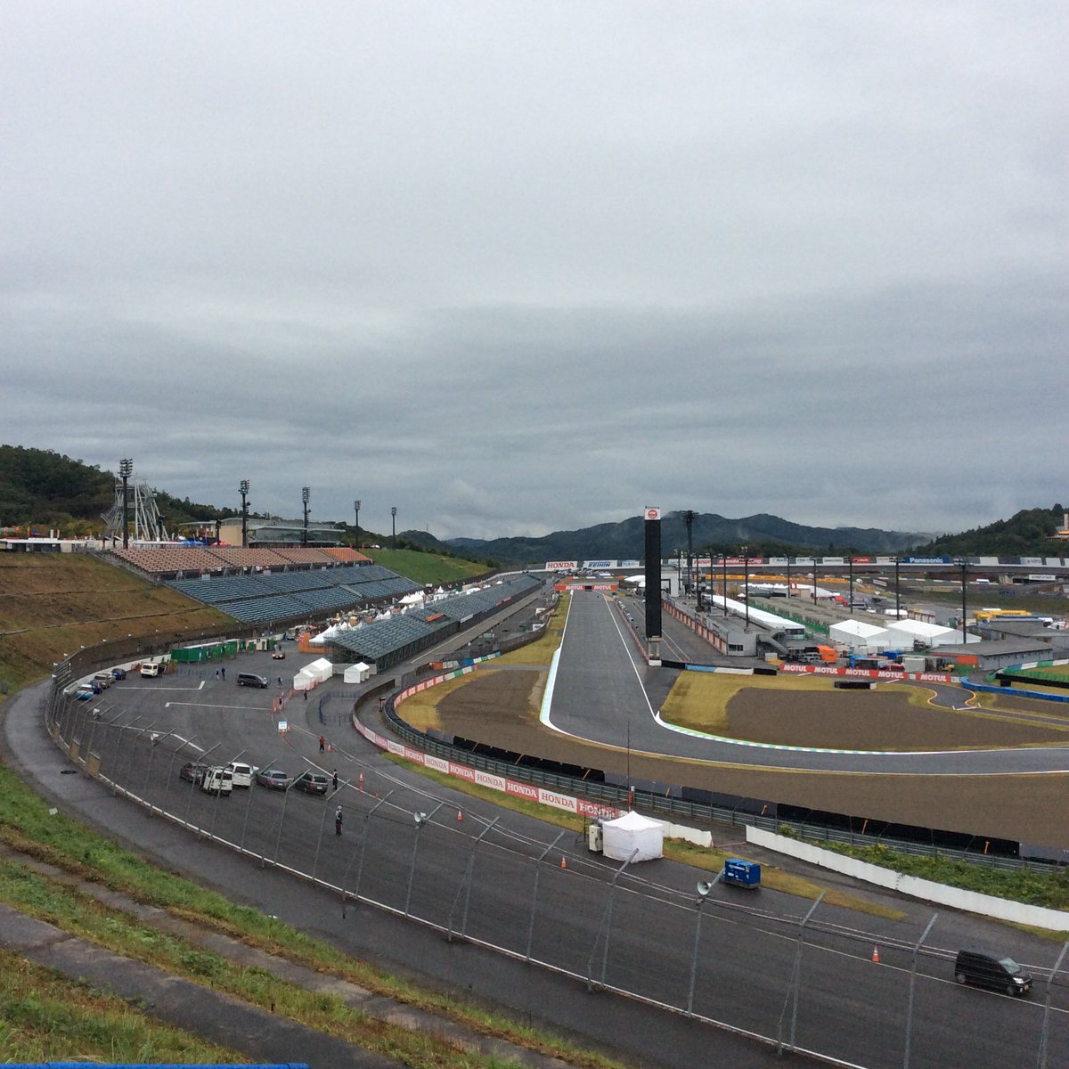 ivo7_VR46's tweet photo. またもポツポツ☔️が
#JapaneseGP #motogp_ https://t.co/Zme5eTYUou