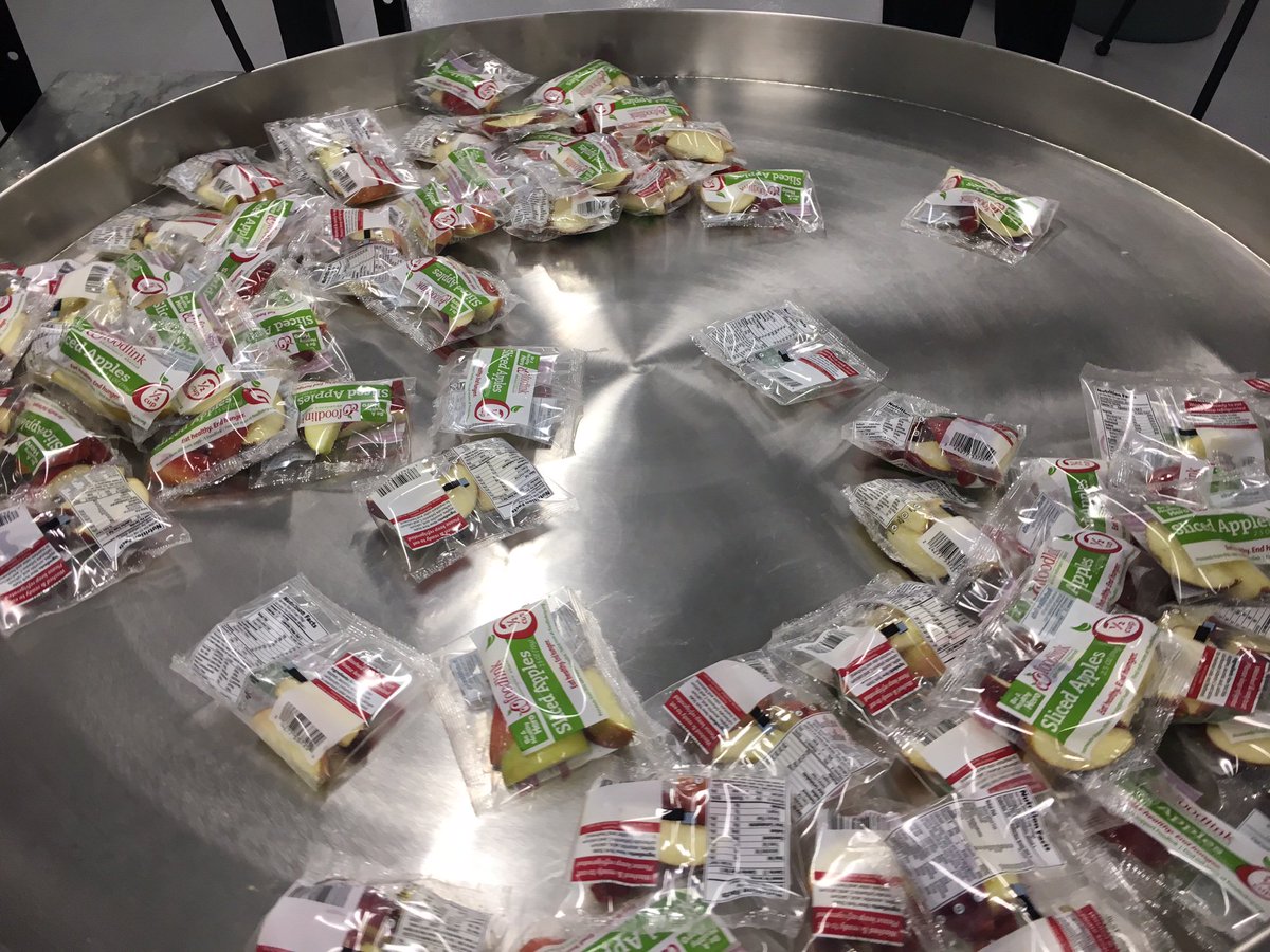 FoodlinkNY's tweet photo. We love apple season! #ValueAddedProcessing #Apples ... #VAPPLES https://t.co/WDsnv7Pjhd