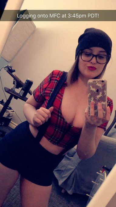 Come hangout with me on MFC! https://t.co/ObdtK2Gcq7 https://t.co/LeyDVYGbyA<a href="/tag/onmfc"class="tags"><span>#onmfc</span></a>