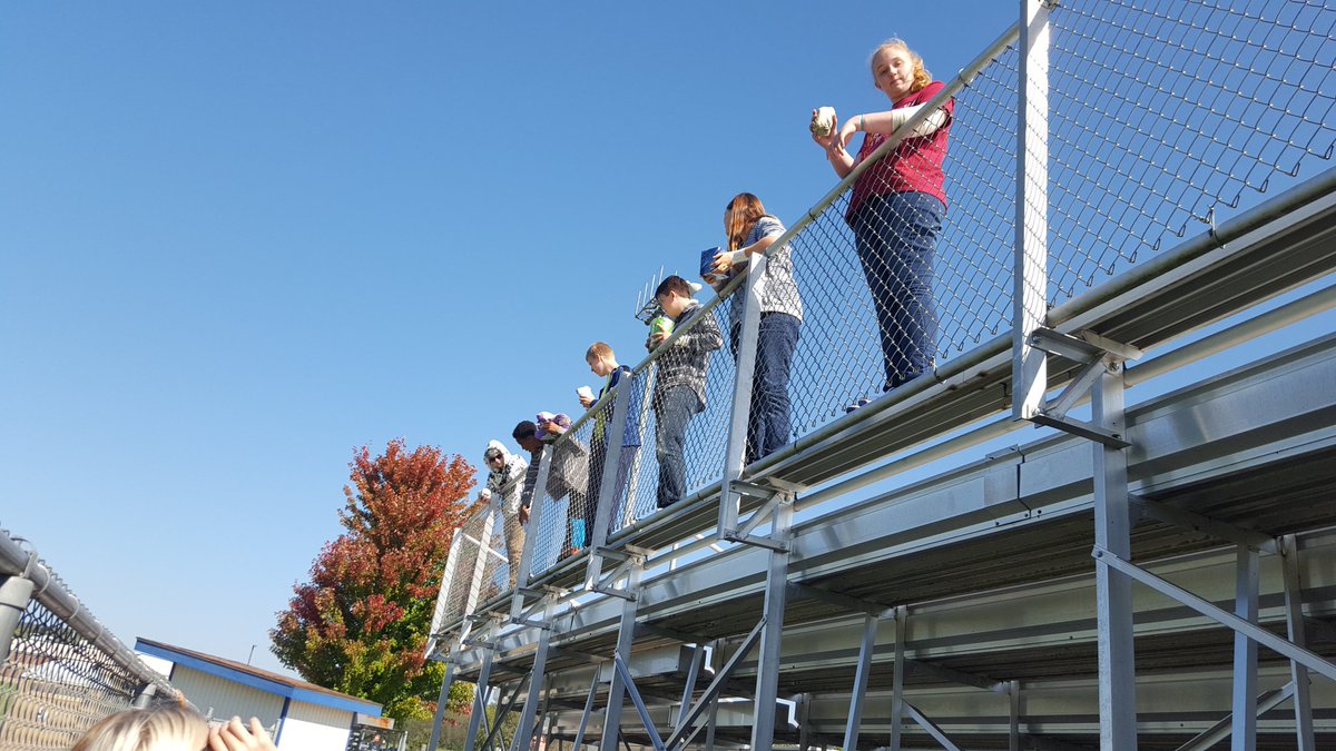DominickKyla's tweet photo. Egg drop challenge for #EngineeringFriday!
@warrenpioneers https://t.co/S9bi6mhB3u