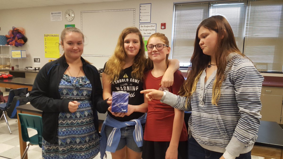 DominickKyla's tweet photo. Egg drop challenge for #EngineeringFriday!
@warrenpioneers https://t.co/S9bi6mhB3u