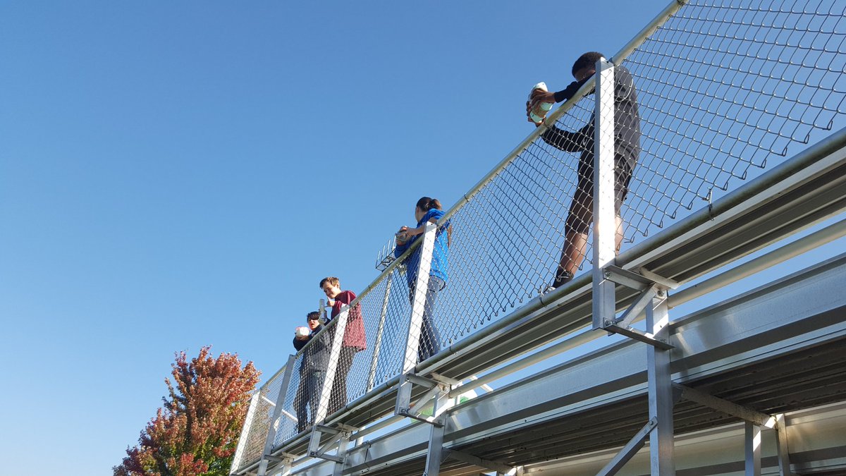 DominickKyla's tweet photo. Egg drop challenge for #EngineeringFriday!
@warrenpioneers https://t.co/S9bi6mhB3u