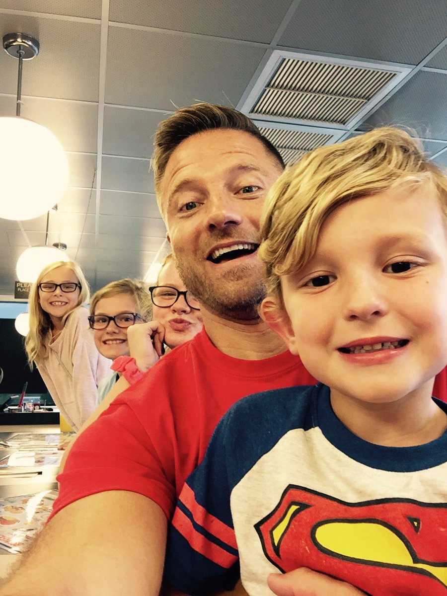 rroush58's tweet photo. Family that wafflehouses together stays together. #wafflehousefamily  Need @andrewmcdanel and fam to complete #wafflwhousebuddies. https://t.co/b6qBIytYYl