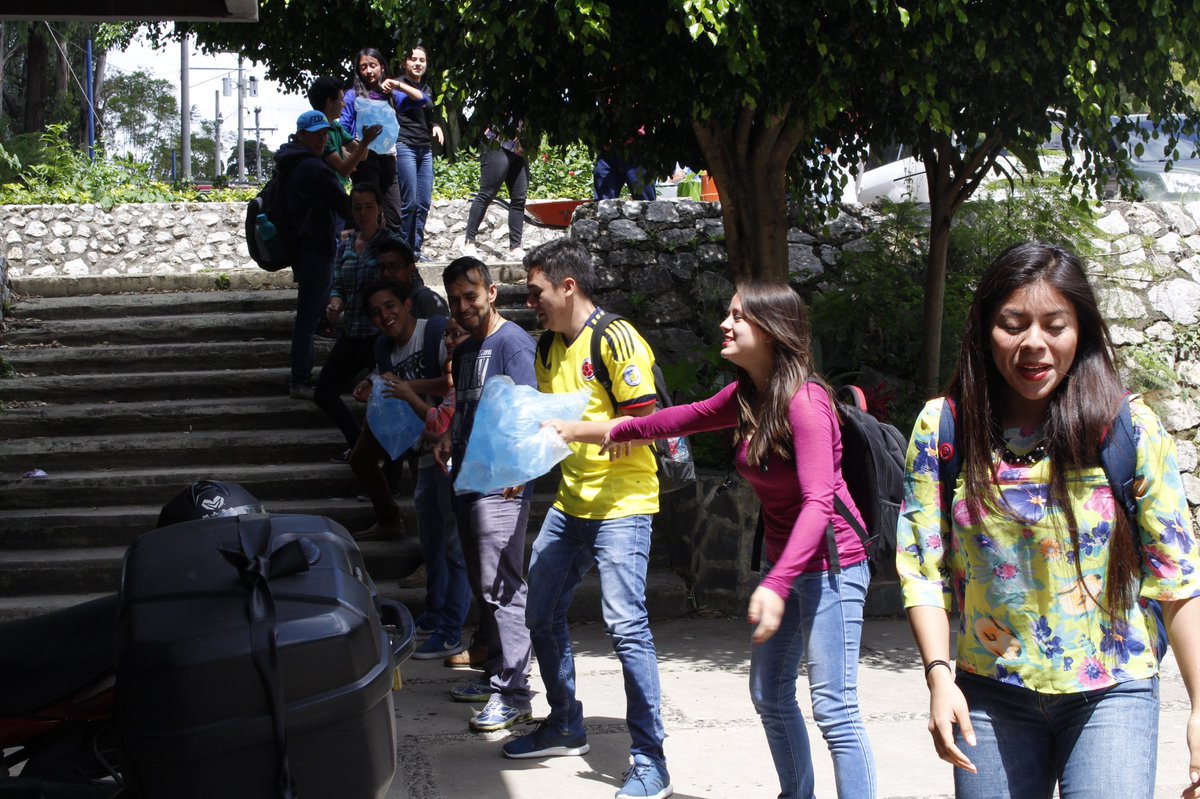 AEU_OliverioCDL's tweet photo. ¡YA LE DIMOS INICIO AL TRASLADO DE VÍVERES!
Gracias a todos por su granito de arena #TodosSomosAEU fase 1 #Cooperaton https://t.co/zHqI6H6xDG
