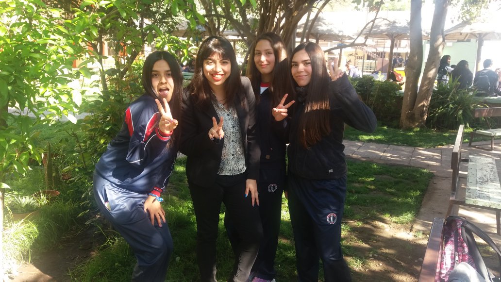 nicol001_'s tweet photo. Las amo 😍 #profechocha https://t.co/dduNUvZkuD