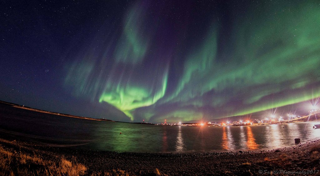 This is what the #Aurora looks like at the top of the world! Beautiful #NorthernLights photo from Francis Anderson in Tuktoyaktuk
