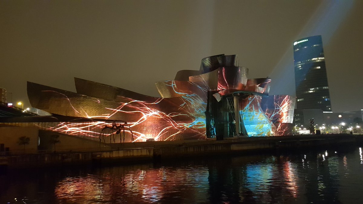 txirta_bi's tweet photo. Orgullo de pertenecer a la Muy Noble y Muy Leal e Invicta, Villa de Bilbao #GuggenheimReflections https://t.co/khqOmTfqIn
