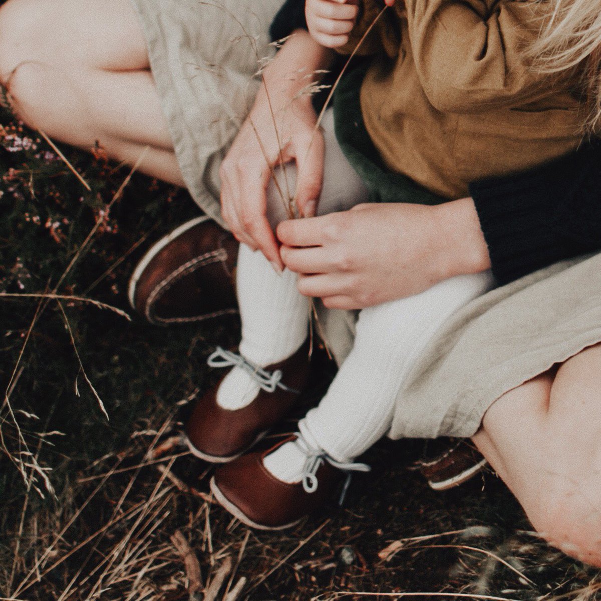 LilyDenDesign's tweet photo. Look at Willas tiny little feet in these gorgeous @inchblue shoes 🌾 https://t.co/RAVRxATWtO