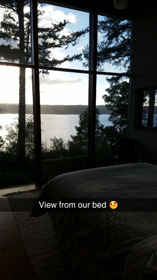 AmyBonge's tweet photo. My daughter's honeymoon suite! Yesssss. I could deal with this😃 https://t.co/sPhzqIz7AL