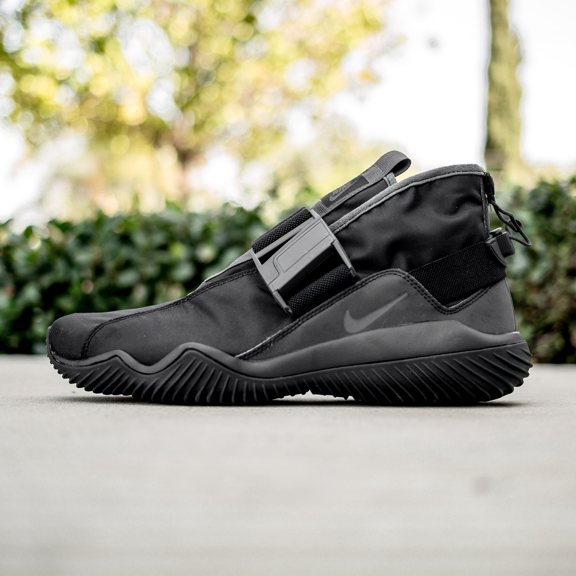 Nike komyuter top triple black