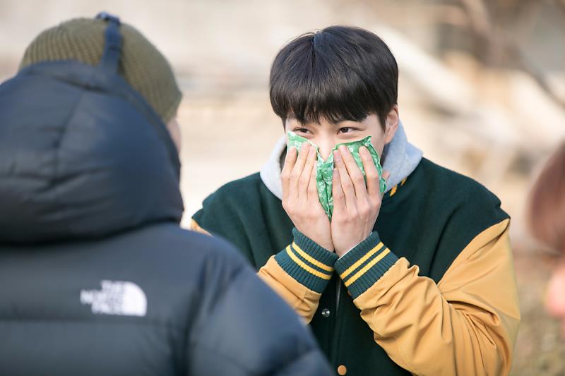 DMDgdOEVAAAllHj.jpg:large