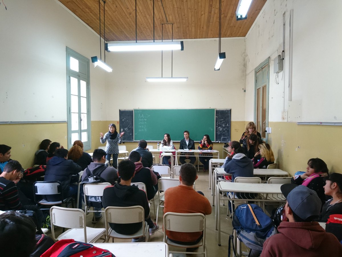 edgardavidbruno's tweet photo. #Cosquín: Expusimos, escuchamos e intercambiamos opiniones. Excelente jornada de #Debate con alumnos de Escuela Superior Roque S. Peña. 👏👏👏 https://t.co/cqQtpLgJYQ
