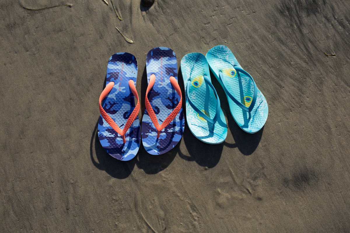VionicBeach's tweet photo. We've got that Friday feelin' // Find YOUR footprint 👣 with us at https://t.co/GlDL3JhOeT #Alohafriday #tgif #weekend https://t.co/Jf82oUzytm