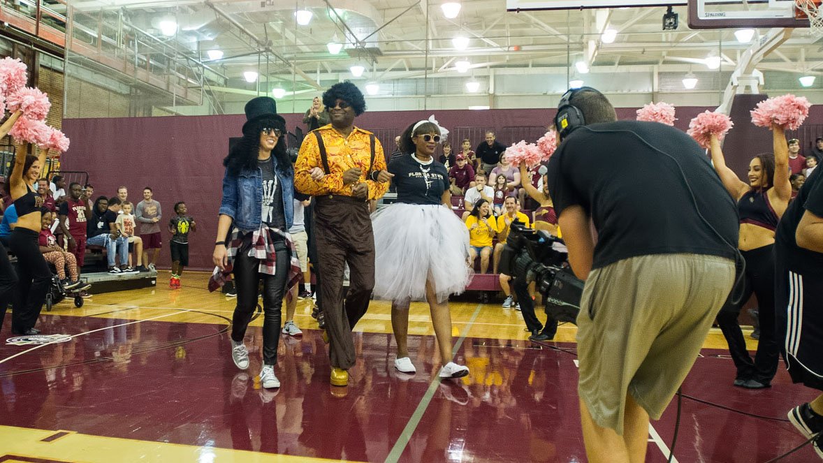 FSUHoops's tweet photo. It's 80's night at #jamwithham. @FSUCoachHam isn't joking around. Nether is @coachstanjones #Noles https://t.co/27ZXeg8eGB