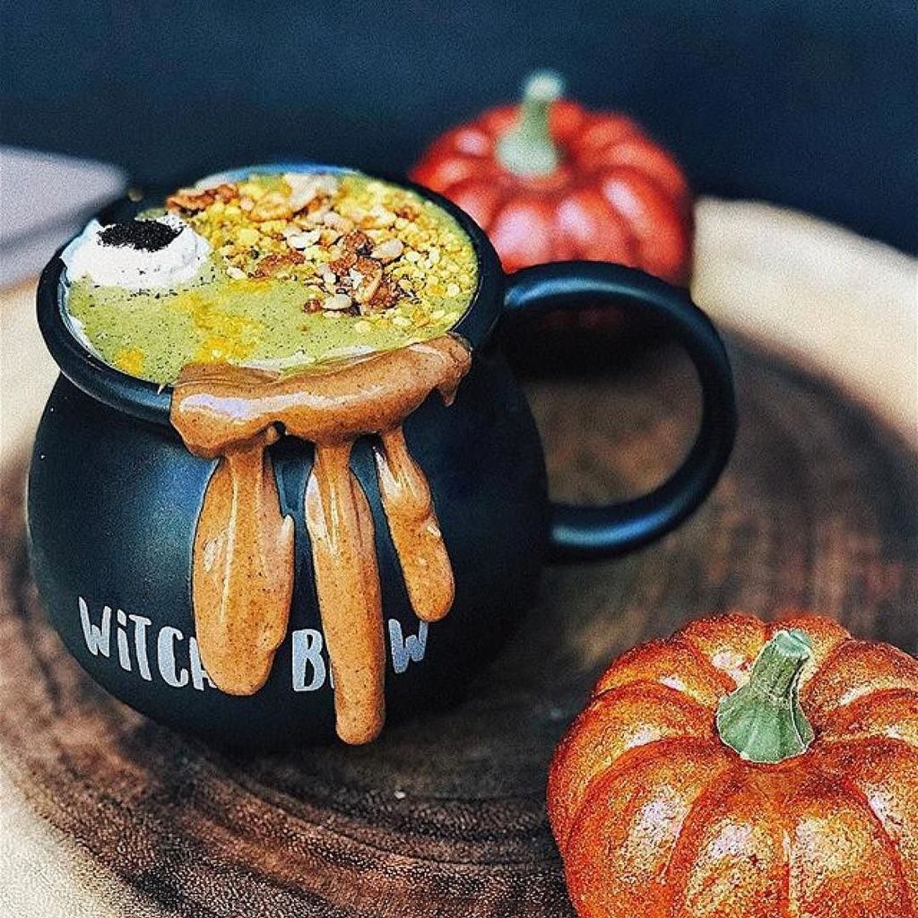 ElliesBest's tweet photo. Happy Friday the 13th! We are celebrating this day with @tippytoegirl's witch's brew smoothie 👵🏻🌙 🎃
Recipe below! … https://t.co/y0Kku4ibOD https://t.co/sx9uBedPjT