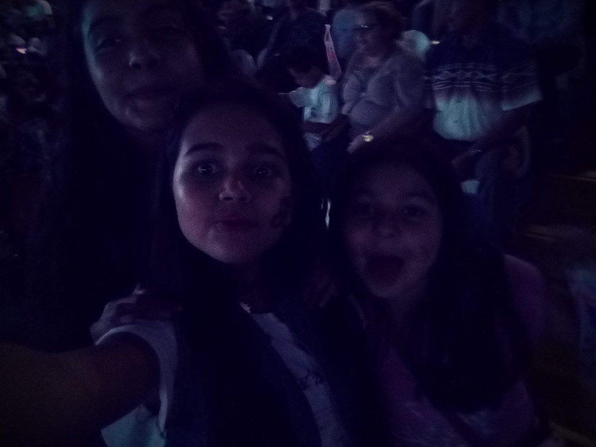 ramis_valeria's tweet photo. #FanMasFan40 #Evento40 @CodersLGDLOffic @CD9 yo quiero ganarme la blusa por que seria él mejor regalo de todo él mundo😍 https://t.co/4MxbW0hXuW