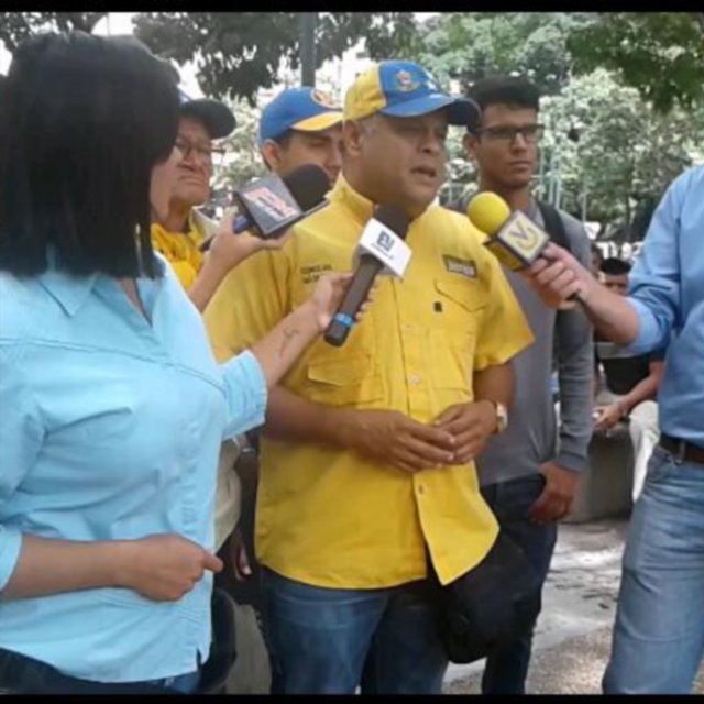MiDberCiudadano's tweet photo. .@maximo_sanchez.@CarlosOcariz: No te detenga ante las tretas y obstáculos que el CNE nos coloca. VOTA este.#15Oct  .@hcapriles.@PJ23DeEnero https://t.co/MH8u2YSdE5