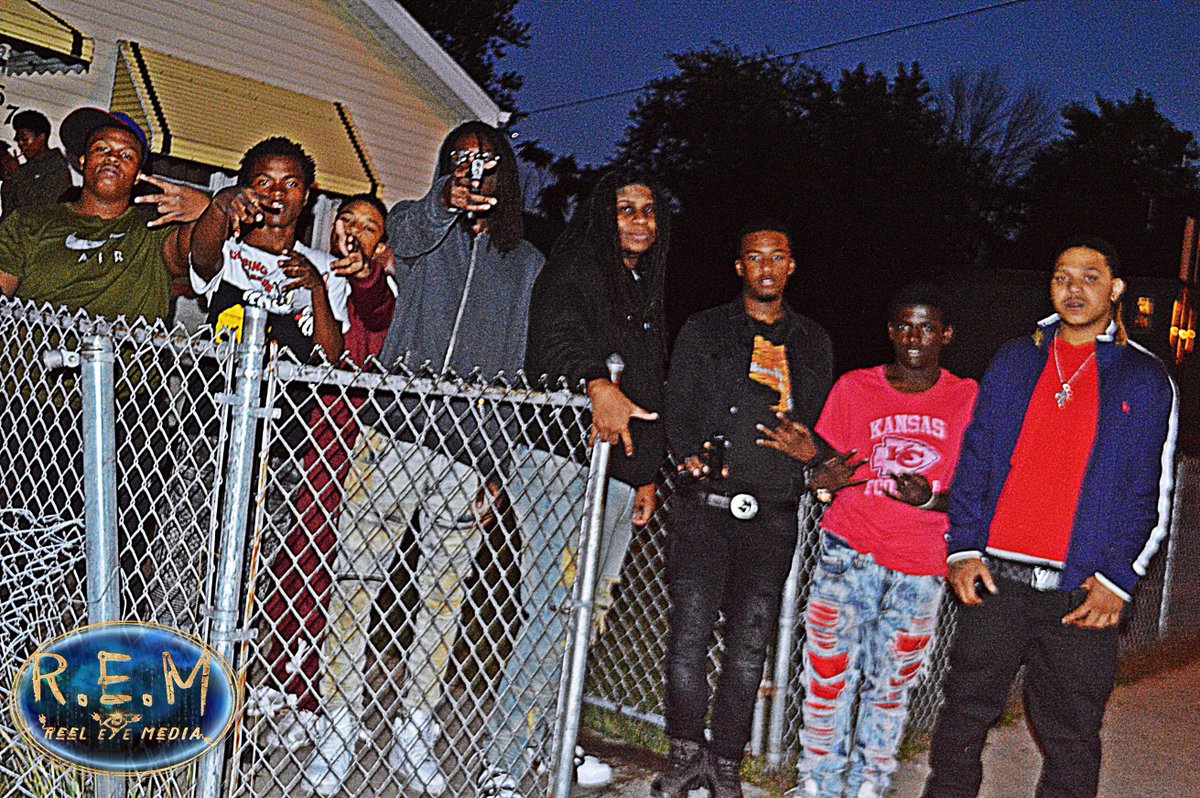 likeLWOODS's tweet photo. #REM #ReelEyeMedia #Chicago #FromChatt2Chiraq #MoneWorld #Tunechiville #JojoWorld #JayeDolla #Jayfifteen #BossTunechi 🔥📽️🔥 https://t.co/e1fmP8tnNB