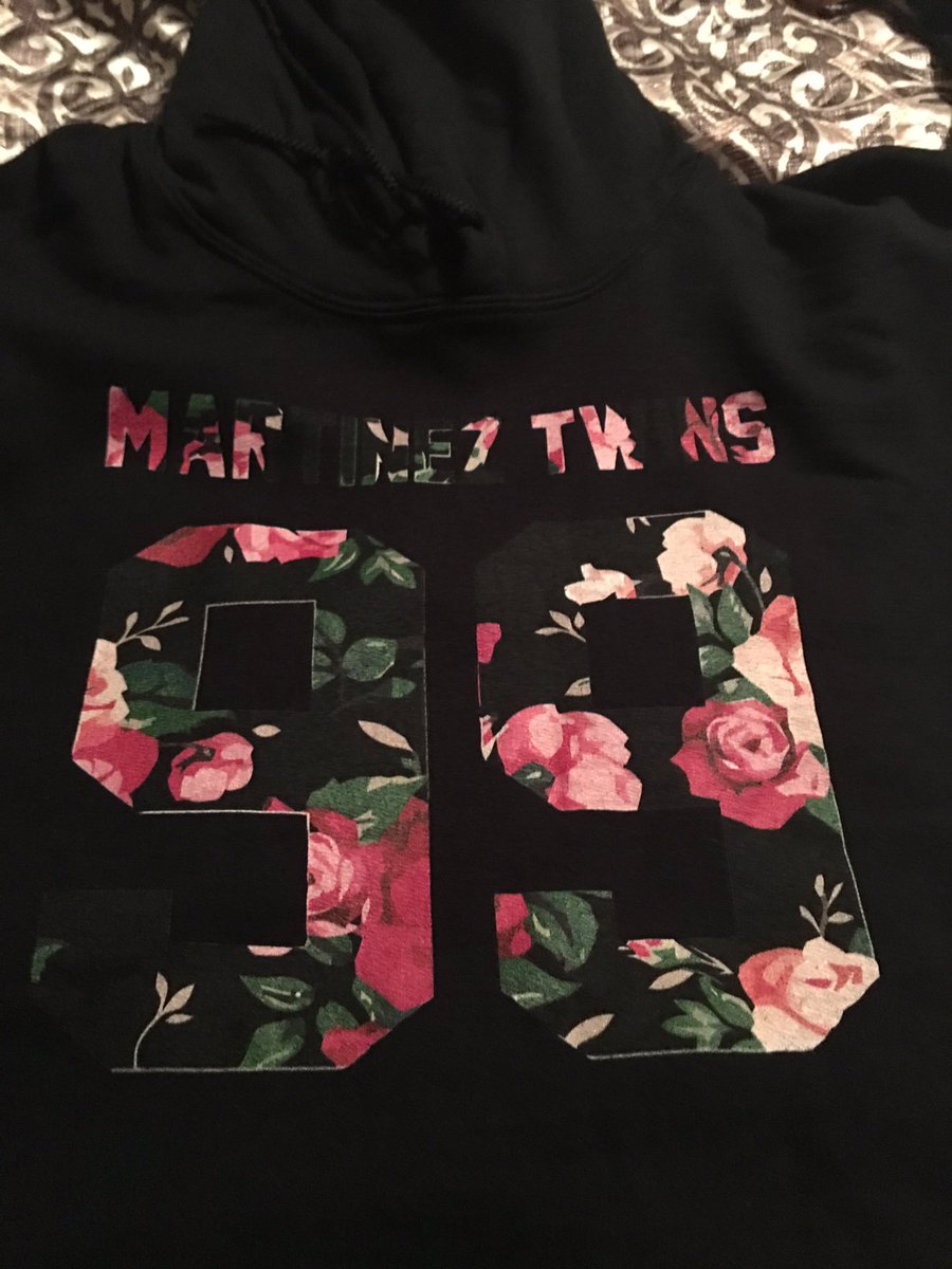 Tia057's tweet photo. 😍😍😍😍THE MERCH!!!!! https://t.co/FTHwPCuQuZ