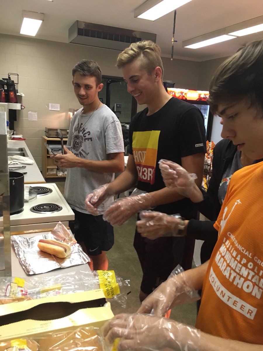 LCBaseballBears's tweet photo. The BEST concession staff is still ready to go for all of your food/drink/candy needs! Come see us! https://t.co/ydSDQeuv7R