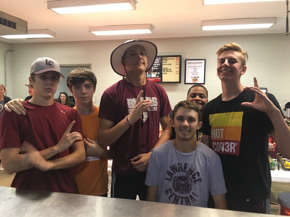 LCBaseballBears's tweet photo. The BEST concession staff is still ready to go for all of your food/drink/candy needs! Come see us! https://t.co/ydSDQeuv7R