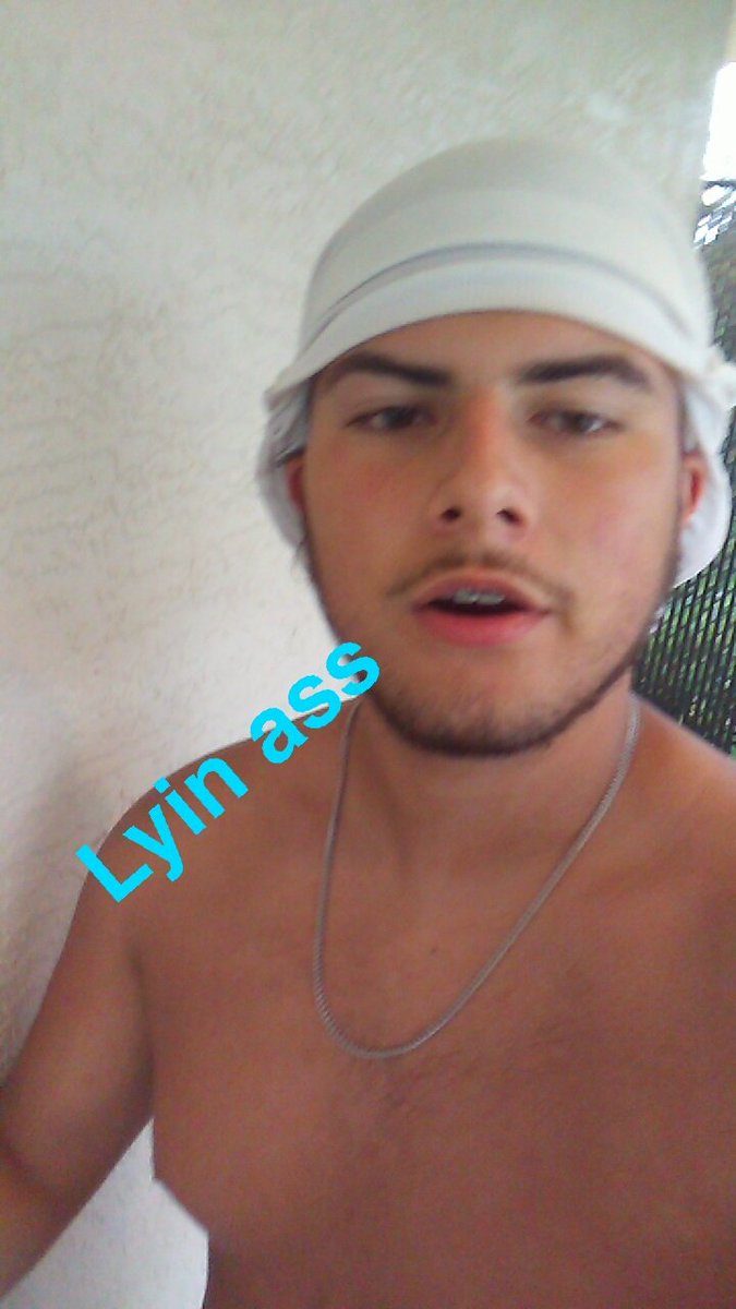 DearcoMike's tweet image. "Im outside"
"I got it"
"Food at the crib"