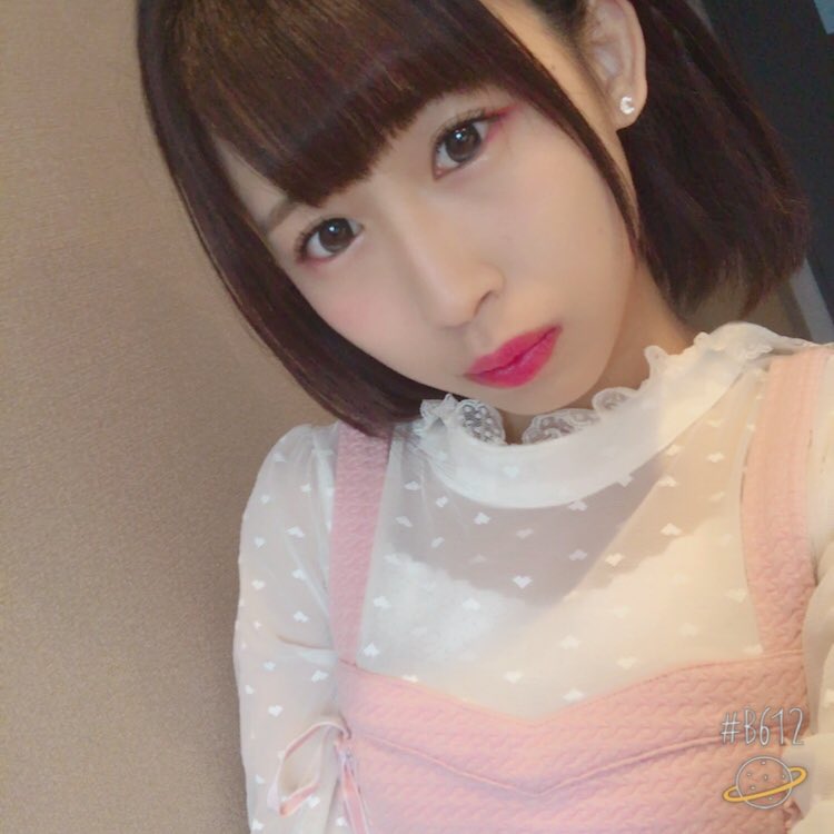 sakura_manaminn's tweet photo. LINELIVE配信ありがとうございました✨今日は赤メイクである💄
#桜愛美 #釜山 #LimQ https://t.co/TMRCmpezay