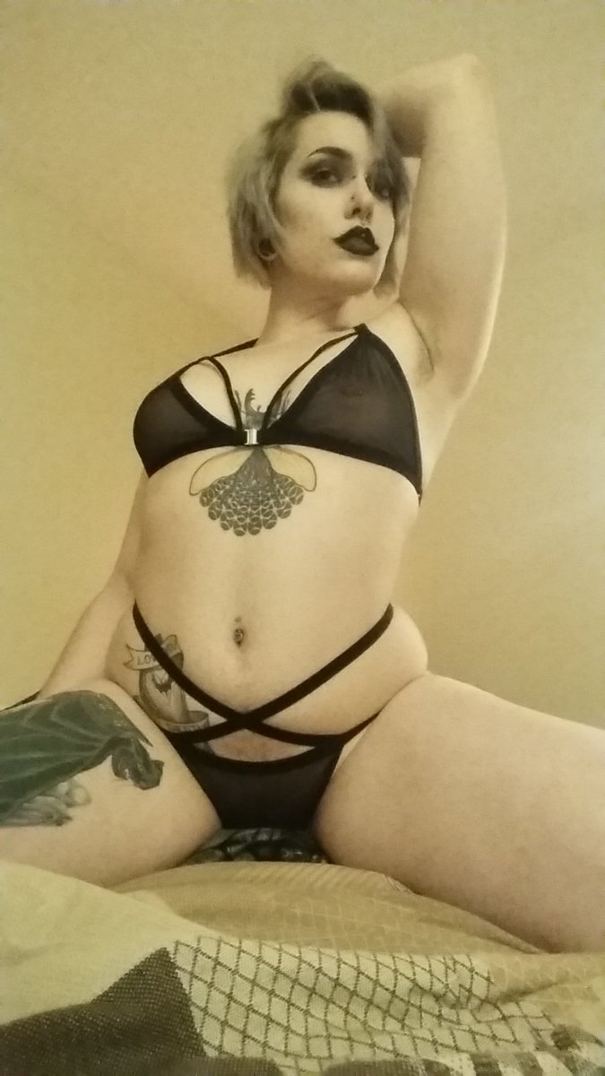 SabinaSilk's tweet photo. Get me to 100 followers and one lucky person gets access to my private Snapchat for free!
@Real_Girls6 @RateMyAss1
#submissive #brat #nsfw https://t.co/ni2MjugCmd
