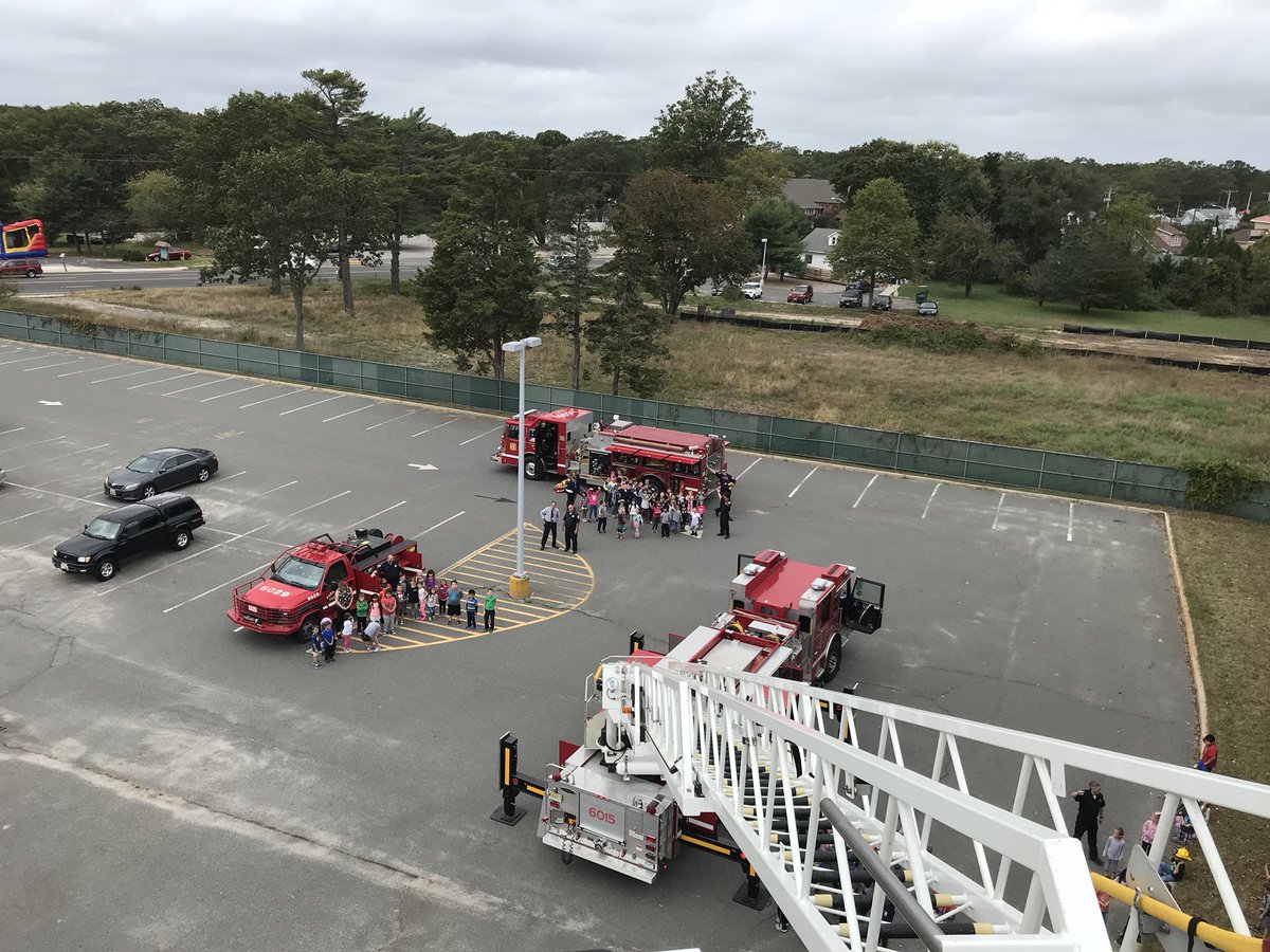 FRSPrincipal's tweet photo. Thank you Forked River Volunteer Fire Department for a thorough and fun #firepreventionprogram!  Your dedication and commitment to educating our students is outstanding! #Laceypop https://t.co/ZTo1QArtXI