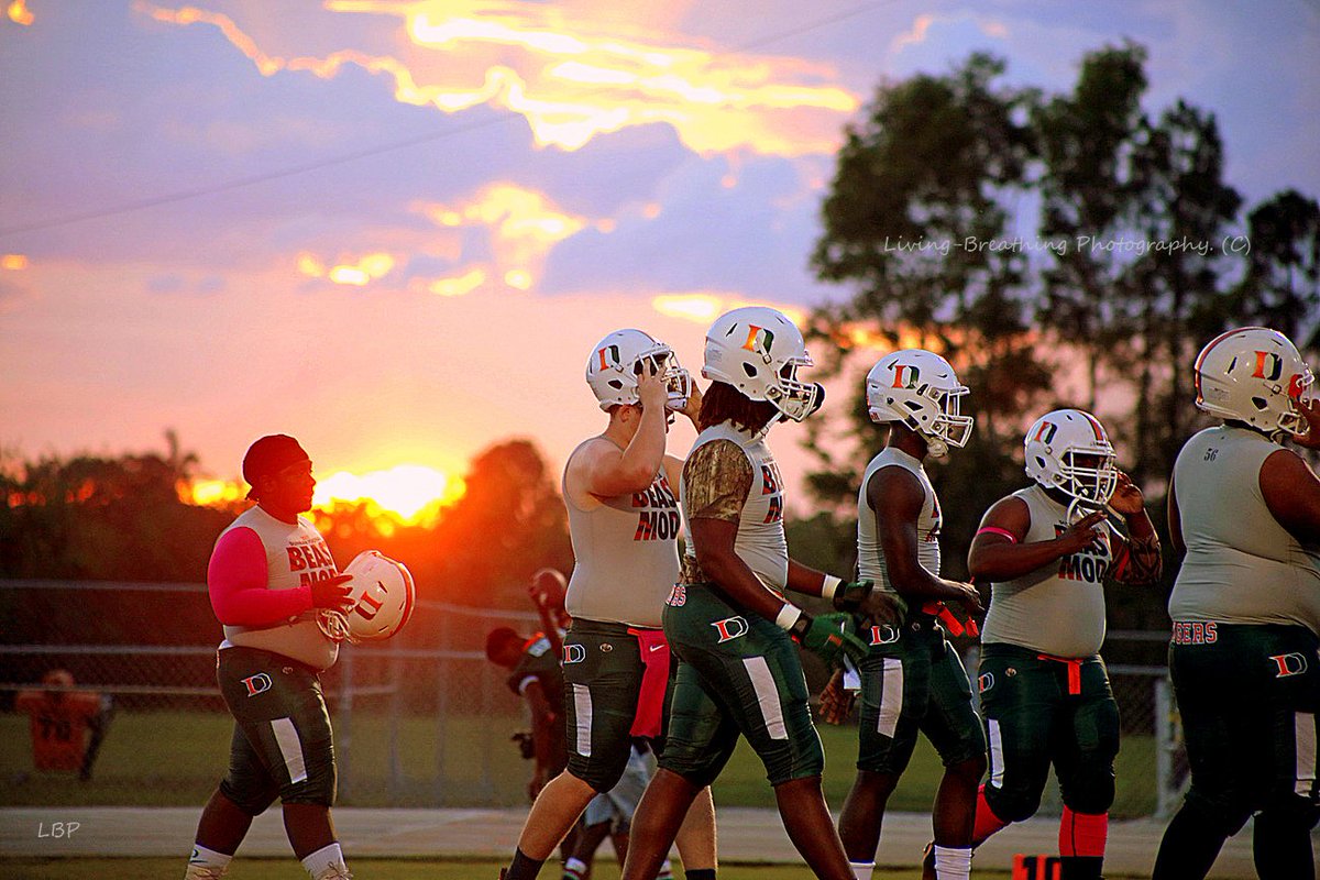 LBPhotographyFL's tweet photo. I love their energy! Dunbar Tigers Vs. @CypressLakeHigh https://t.co/ZfxRoQDbFq
