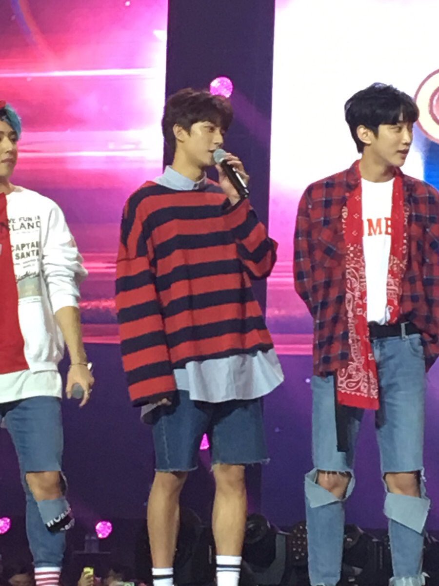 FishyPrince1015's tweet photo. Hmmm looks familiar...
#B1A4 #OneKCon https://t.co/SuNHltujbG