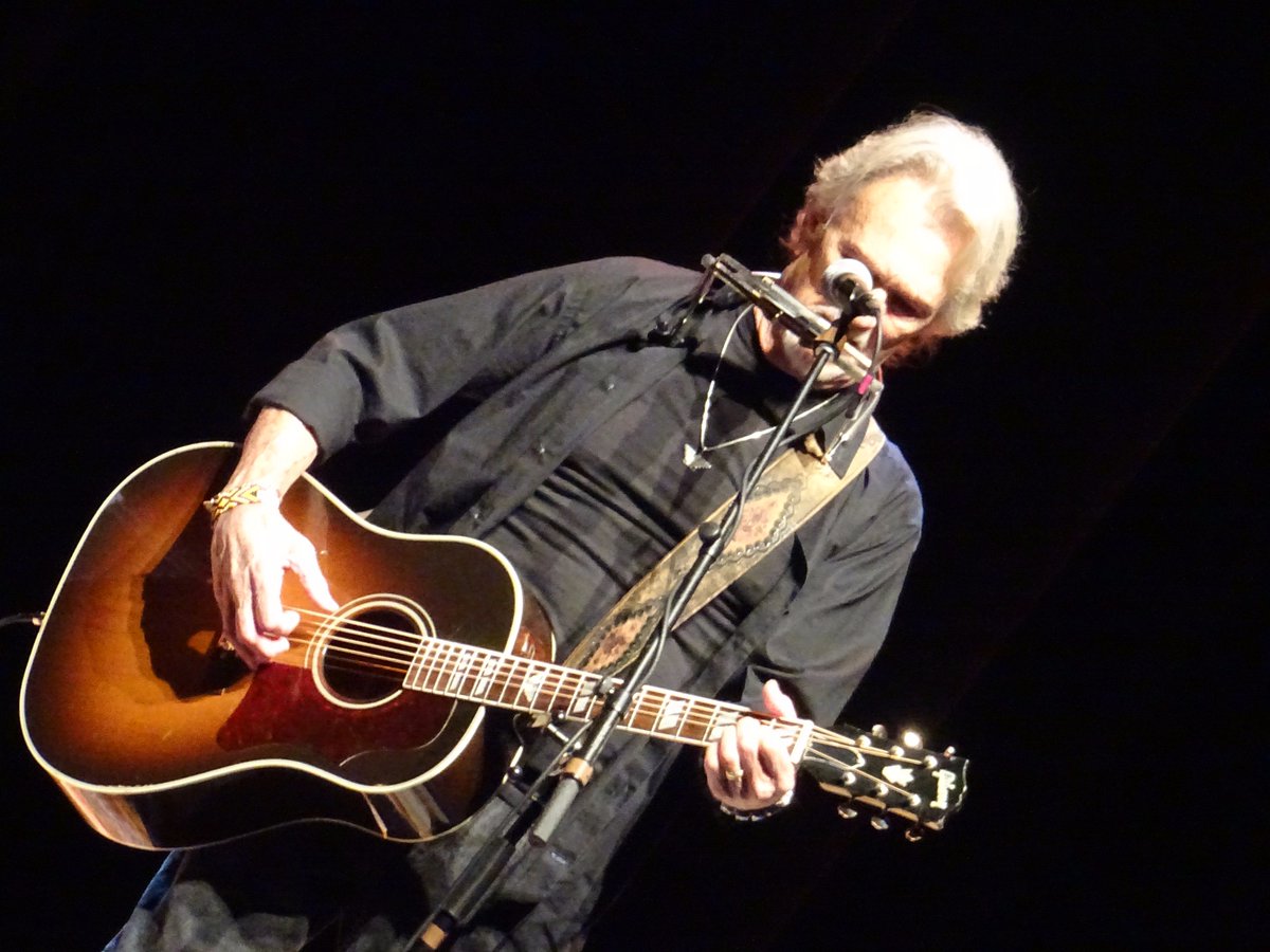 ILSUDH2's tweet photo. #KrisKristoffersonin at #paramounttheatre #denver https://t.co/lrHPHxnVWn